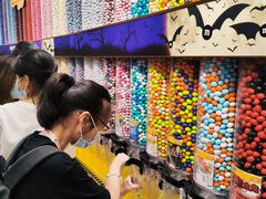 -m豆巧克力世界(上海世茂广场店)