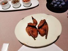 脆皮乳鸽-荣轩(新荣记环球金融中心店)