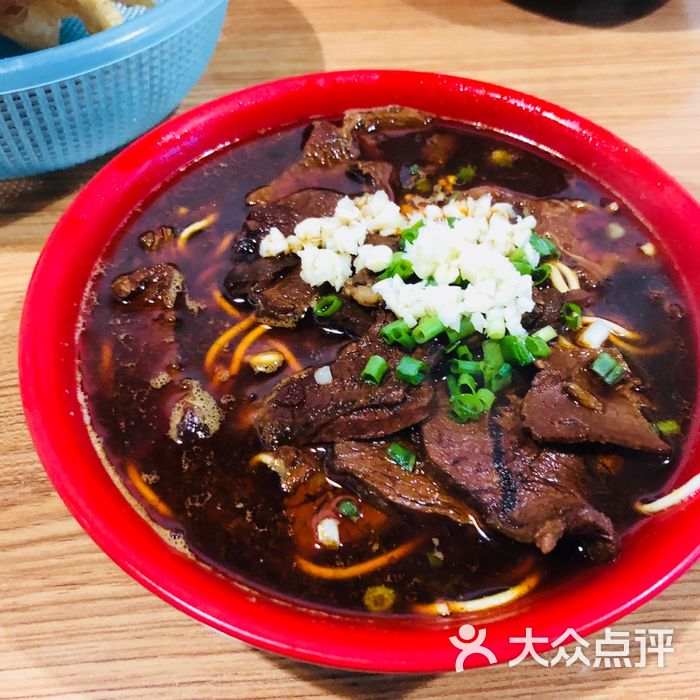 鹿鸣春特色牛肉面馆