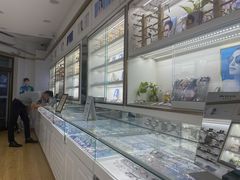 -翰佐蔡司小乐圆·依视路星趣控·暴龙眼镜折扣店