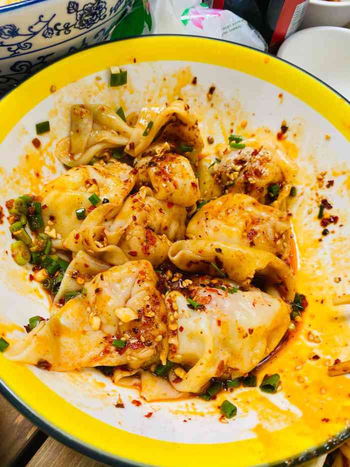 八二干海椒抄手-"之前来过很多次干海椒抄手了,有朋友来成都.