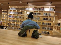 -漕河泾街道图书馆(漕河泾社区文化活动中心店)