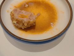 鸭蛋黄狮子头-梅飞酒家(名辉豪庭店)