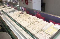 -潮宏基珠宝旗舰店(苏宁广场店)