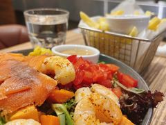 三文鱼大虾藜麦色拉-榖屋house of flour(张江首店)