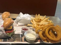 -The Habit Burger Grill 哈比特汉堡(复兴soho店)