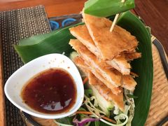 虾饼-卷心菜和避孕套餐厅(Pattaya)
