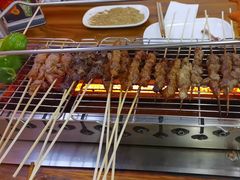 -哈尔滨小酒馆·鲜肉现穿自助烧烤(康新花园店)