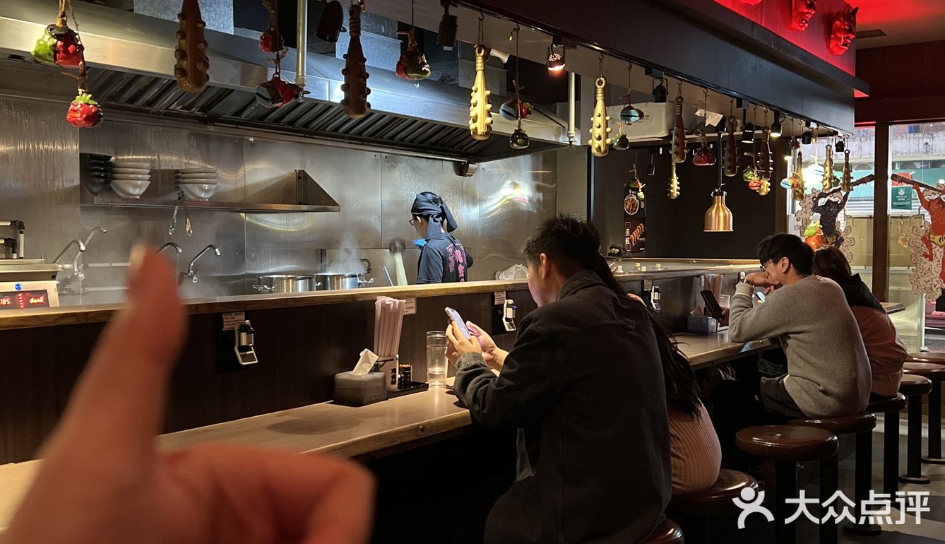 一口魂穿东京！这家拉面店我能炫三碗