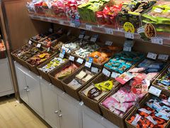 零售区-来伊份(上海市静安区万航渡路889广场店)