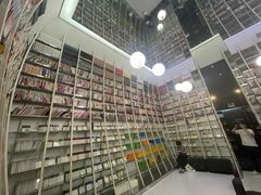 -钟书阁(松江泰晤士小镇店)