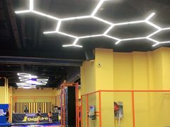 -爱蹦iBOON蹦床运动馆(江汉店)
