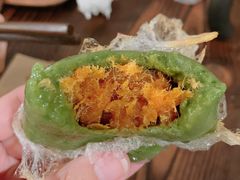 蛋黄肉松青团-明月楼