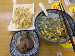 牛肉汤+饼丝-八百里牛肉汤(盖饭·锅贴·万象城店)