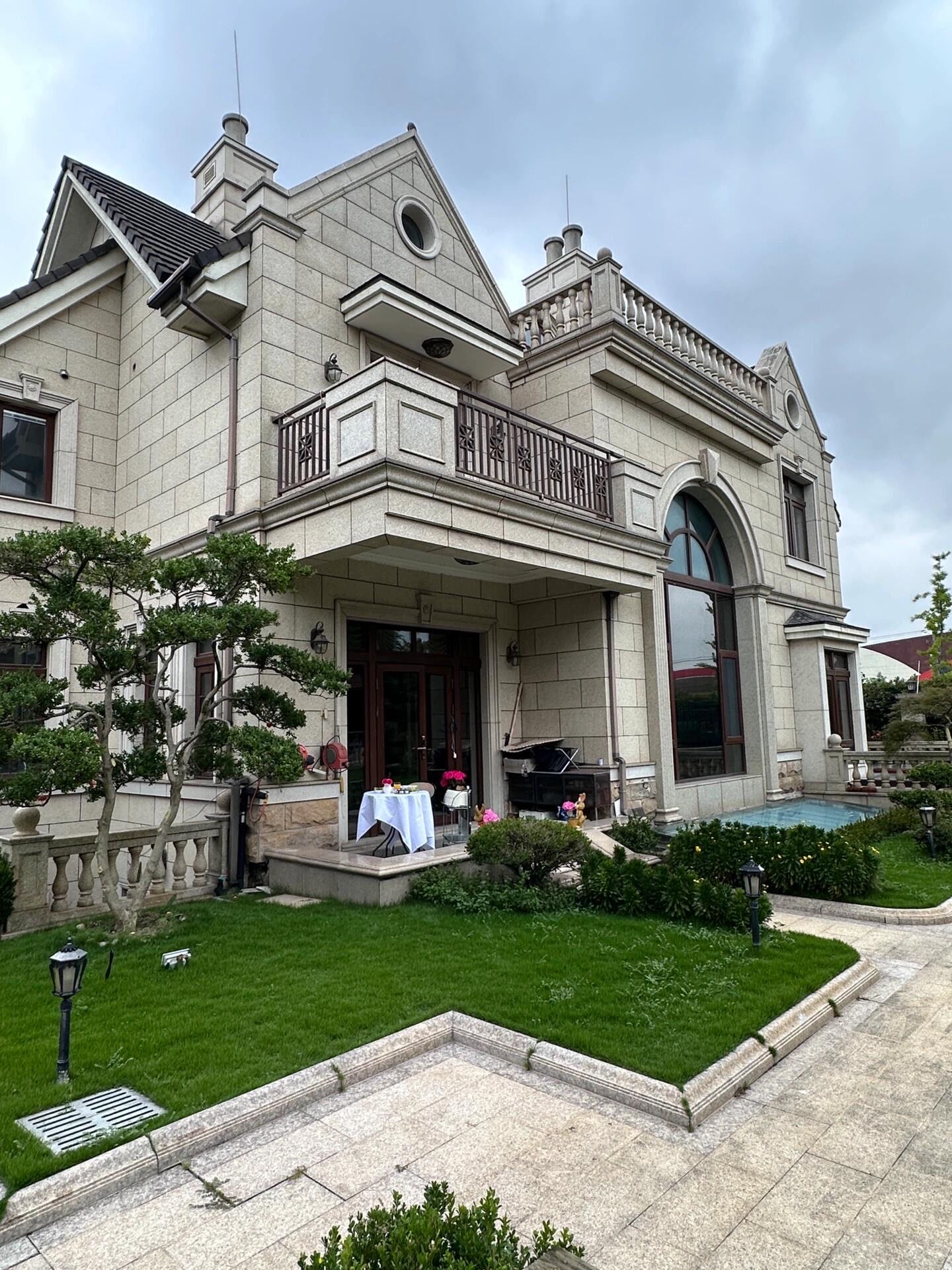 找到一家超适合团建的豪华别墅🏡