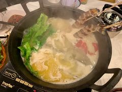 -鲜入围煮花胶鸡海鲜火锅