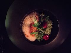 香煎三文鱼配青豆，自制番茄干，-AZUL by FUEL蓝色·法式酒馆(琶醍店)