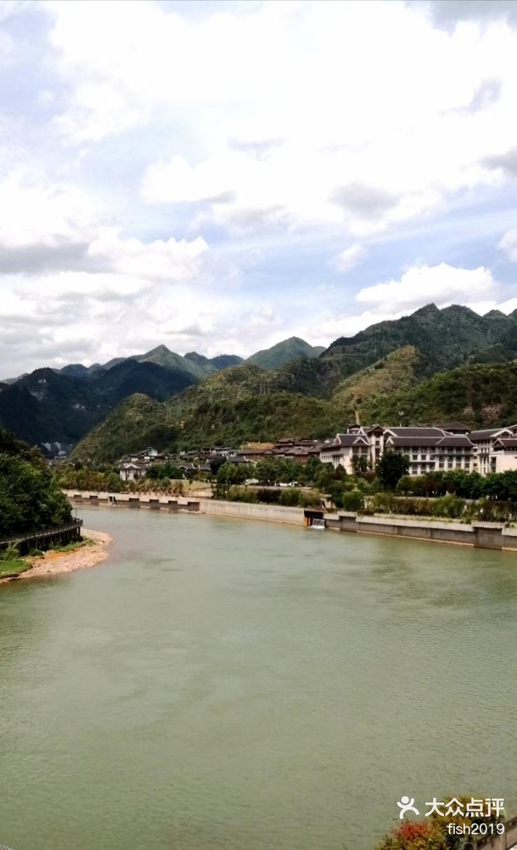 赤水流域两大酱香白酒，赤水两大酱香白酒吧