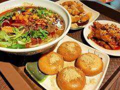 -爆炸头阿姨小四川正宗川味小吃(无任何分店)