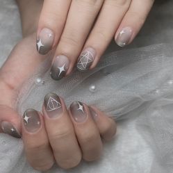 -花岐款式专研健康美甲沙龙