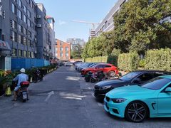 -沃尔玛上海田林店-地面停车场