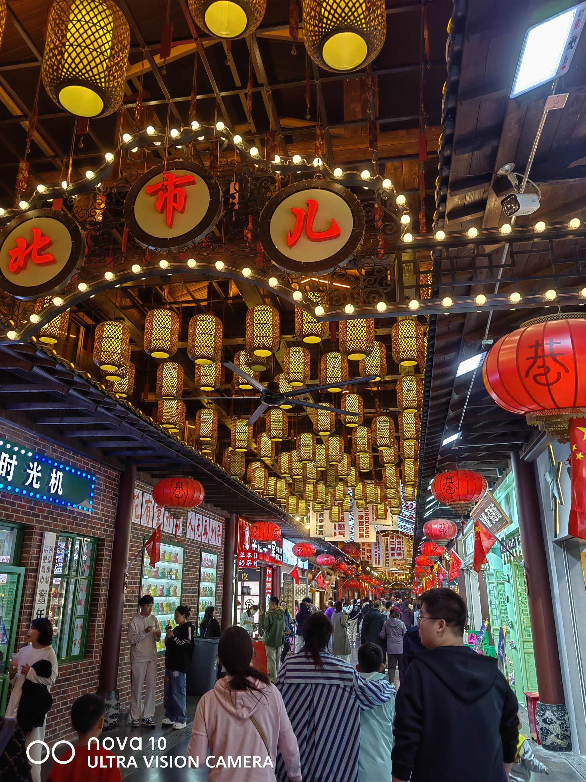 逛秦皇岛夜市,古色古香的街头,灯火辉煌人