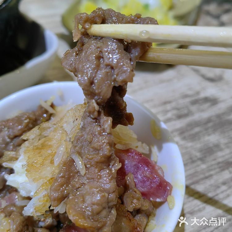 探访朋友吃过赞不绝口的顺德煲仔饭[愉快]