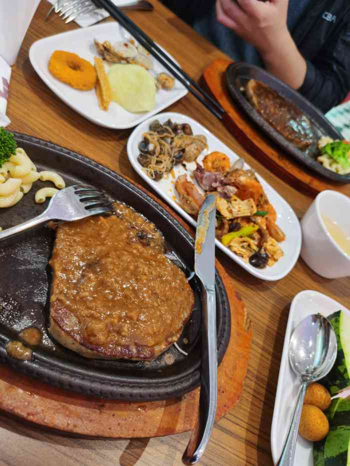 台北牛排自助(呈贡万达店)-"西曼顿牛排自助餐厅位于呈贡万达广场四楼