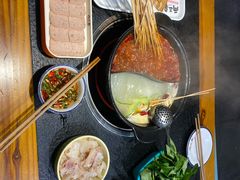 -两三事小郡肝串串香火锅(桂庙店)