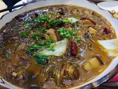 猪肉炖粉条-东北哈尔滨酱骨头馆房掌柜铁锅炖