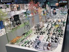 -宏宇眼镜蔡司依视路折扣店(兆佳眼镜城店)