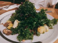 羽衣甘蓝蔓越莓洋葱芝士沙拉-SMOKI & CO(五大道店)