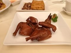 脆皮乳鸽-利苑酒家(合景国际金融广场店)