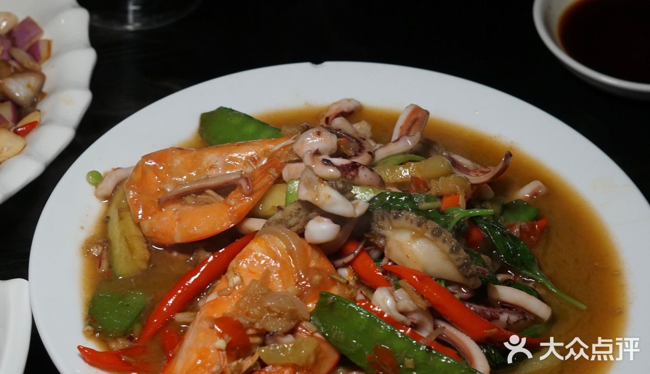 交子大道温馨小木屋海鲜Bistro，快乐团年地。