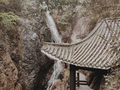 -南昆山川龙瀑布
