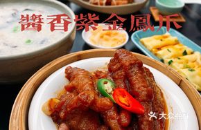 Sauce-Flavored Steamed Purple Chicken Feet