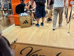 -VENCHI 闻绮(上海佛罗伦萨小镇店)
