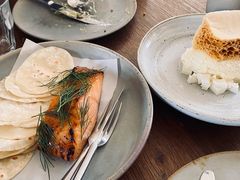 烟熏三文鱼配烤饺子皮和芥末籽酱-BOR Eatery(安福路店)