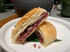 现烤玫瑰鲜花饼-云海肴·汽锅鸡·云南菜(高德置地店)