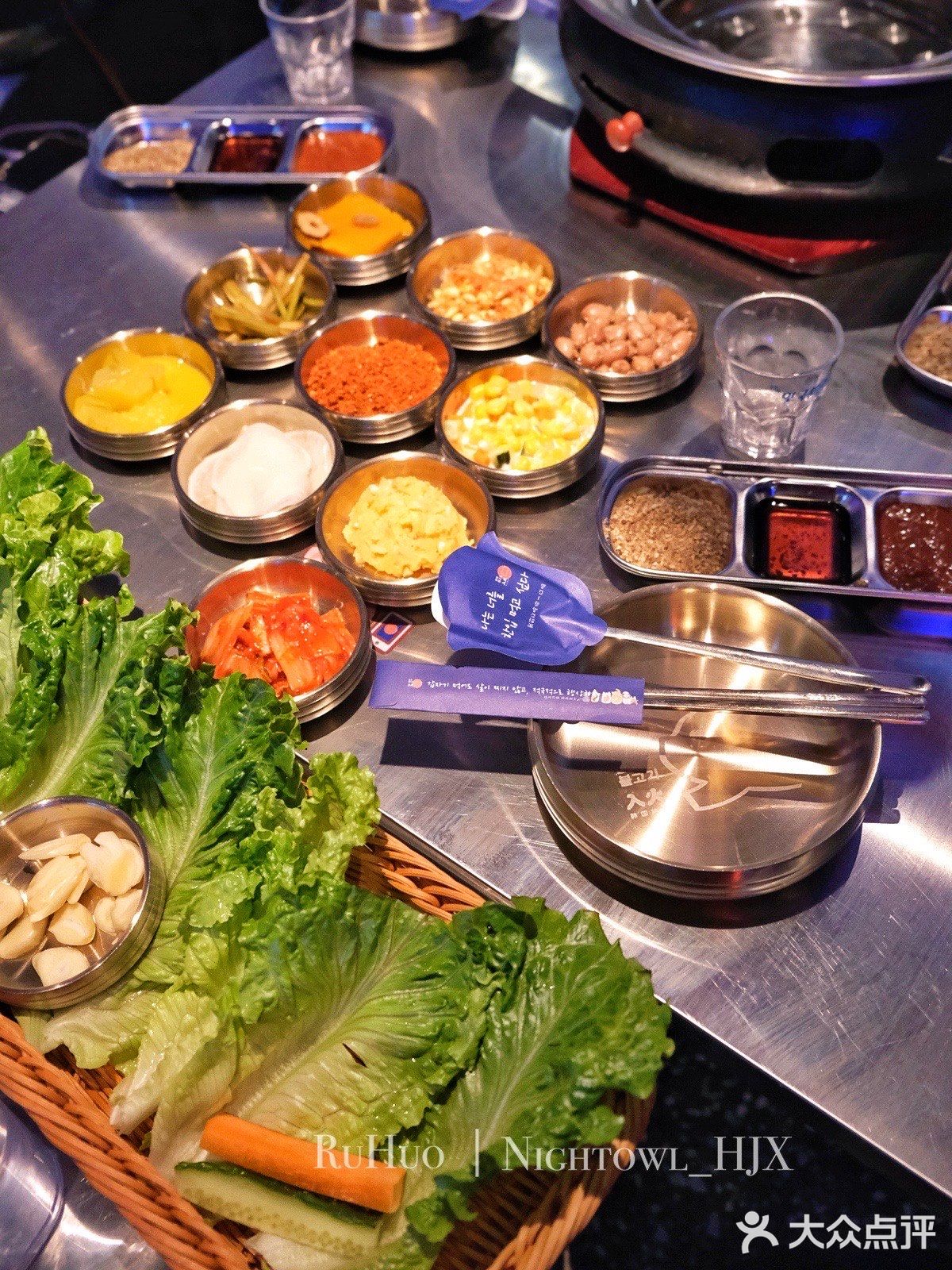 惊‼️这家烤肉店小哥哥颜值可太高了吧