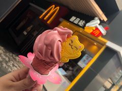 樱花小红莓华夫筒-麦当劳(新达汇三林店)