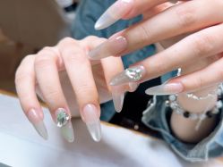 -UGIRL有个美甲
