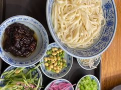 老北京炸酱面-门框胡同百年卤煮(新街口店)