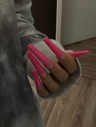 -花岐款式专研健康美甲沙龙