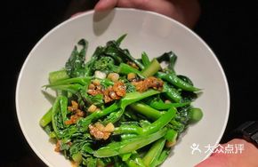 Stir-Fried Razor Clam with Mustard Greens Sprouts