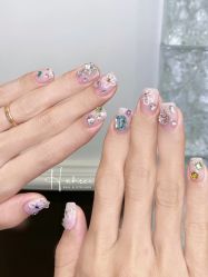 -花岐款式专研健康美甲沙龙