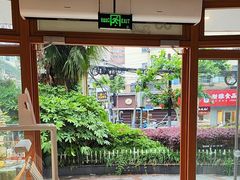 -85度C(生甜甜圈研究工坊·上海平凉店)