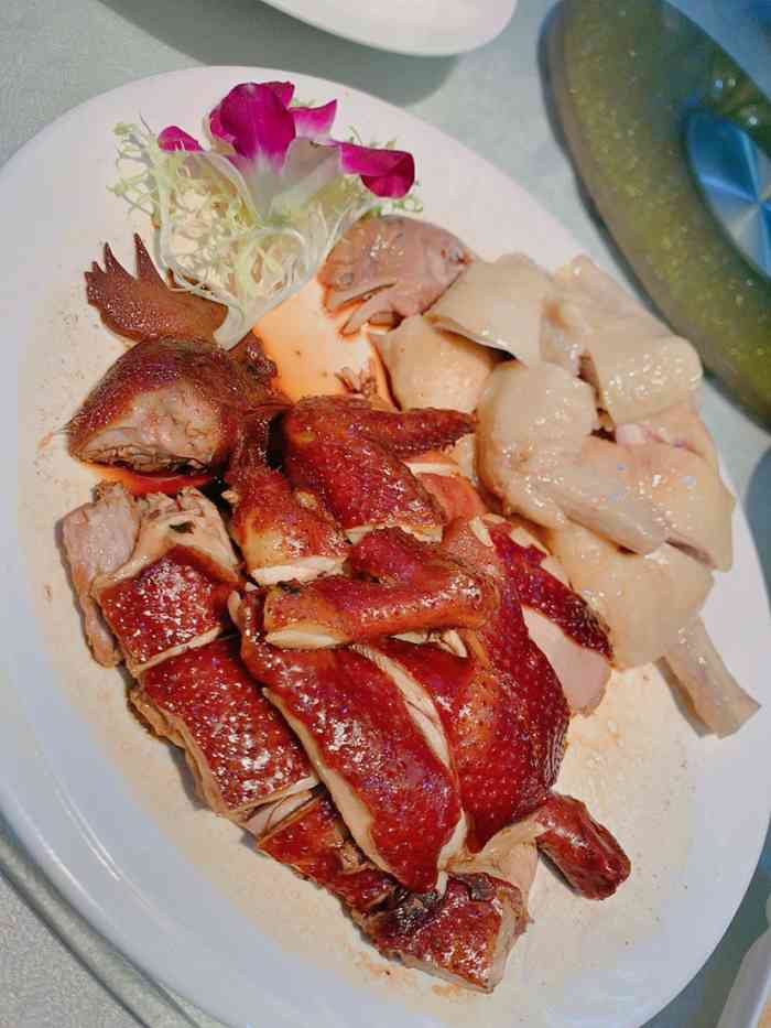 顺德佬(大运店)-"这边的停车的位还挺多的,这边菜品很多的,.