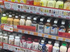 零售区-全家便利店(愚园店)