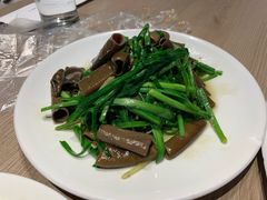 韭菜炒海肠-日进一片海.生腌海鲜火锅.宵夜烧烤(三里屯总店)